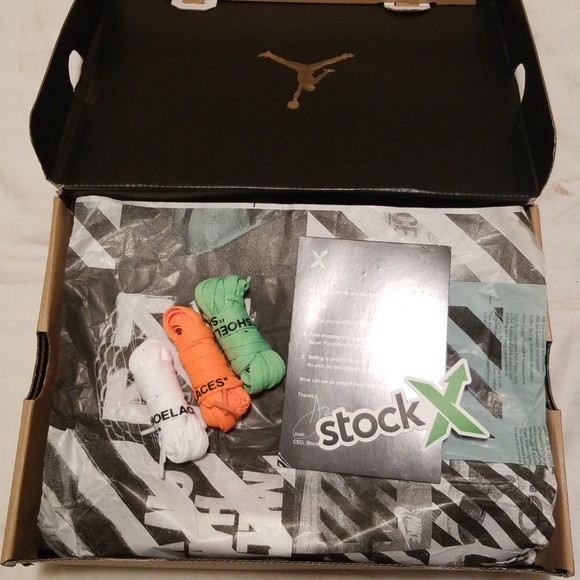 Off White Jordan 1 (Chicago Colorway) - Picture 7 of 8